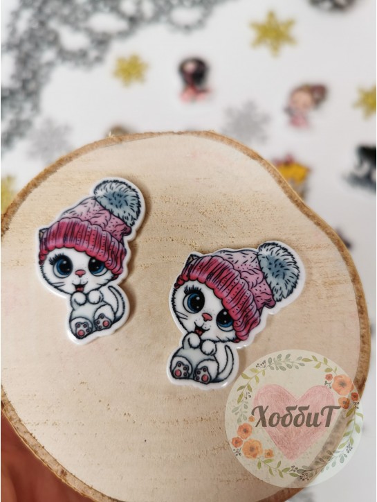 Кабошон-вырубка "Котенок белый в шапке" 3*4см.