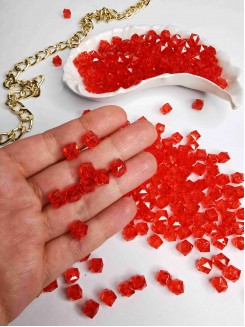 Бусины граненые квадратные 8мм (ярко-красный прозрачный)