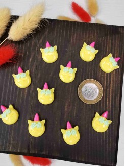 Кабошон "Котенок с рожком" 1,6*2,1см. (желтый)