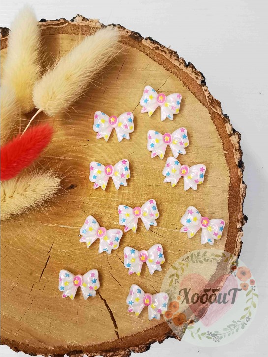 Кабошон "Бантик со звездочками" 1,6*2,1см. (белый)