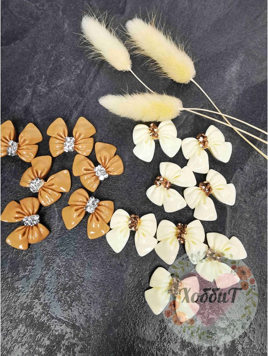 Кабошон "Бантик со стразами" 3*2,3см.