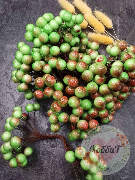 Ягодки на веточке ГЛЯНЕЦ 10мм (зелено-красный), пучок 40 ягод